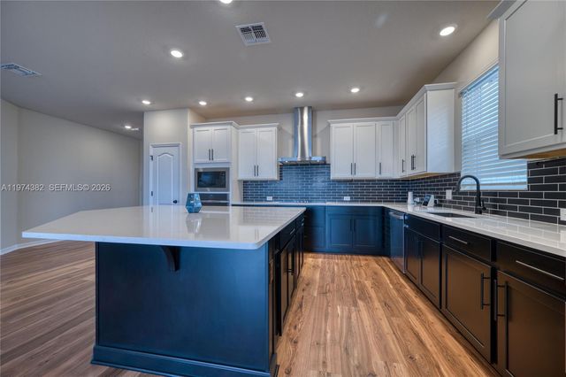 16966 Cedar Valley Cir, Clermont, FL 34711