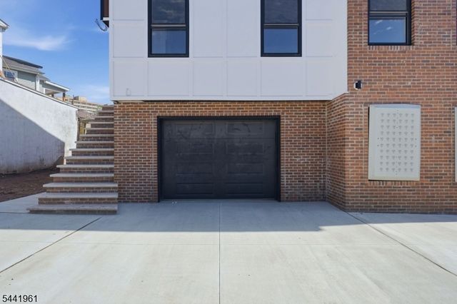 34 Parkhurst St, Newark City, NJ 07114