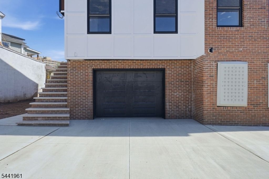 34 Parkhurst St, Newark City, NJ 07114 — photo 2