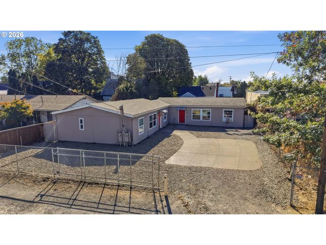 8240 Se KELLY St, Portland, OR 97266