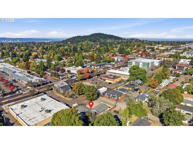 8240 Se KELLY St, Portland, OR 97266
