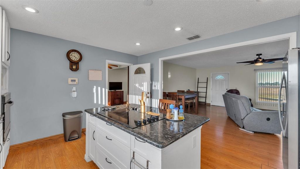 Image 8 of property listing at 3120 SHADY OAK DRIVE E, Lakeland, FL 33810