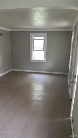 19 N Harvey Avenue, Ferguson, MO 63135