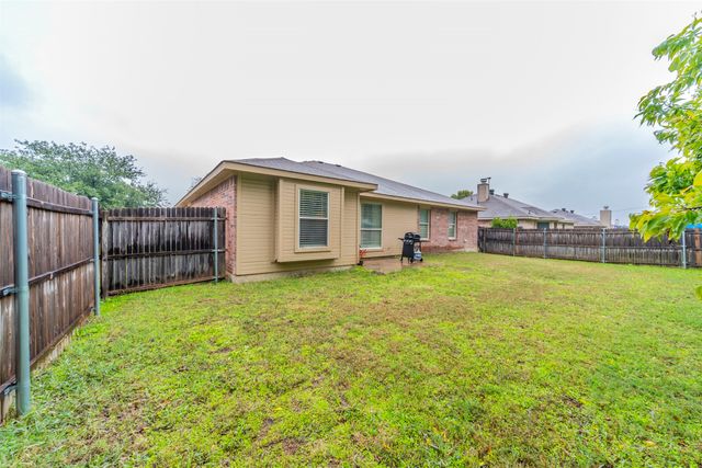 421 Oxford Street, Burleson, TX 76028