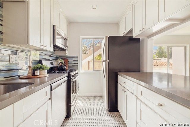 1918 11th Street D, Santa Monica, CA 90404