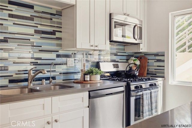 1918 11th Street D, Santa Monica, CA 90404