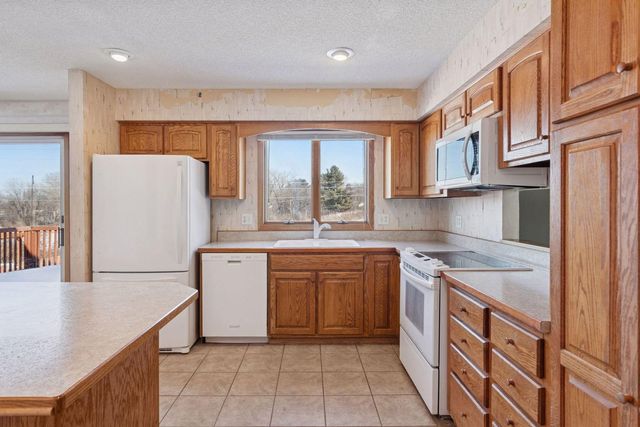 11441 Galtier Drive, Burnsville, MN 55337