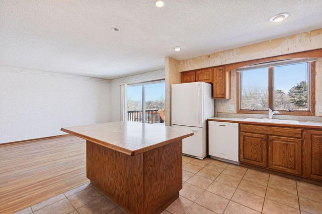 11441 Galtier Drive, Burnsville, MN 55337