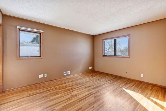 11441 Galtier Drive, Burnsville, MN 55337