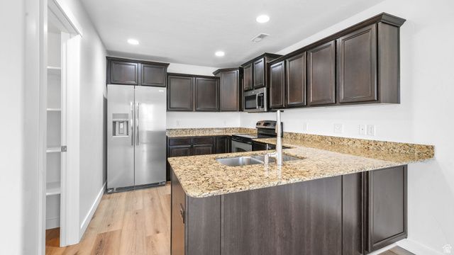 825 S PHEASANT RUN, Orem, UT 84058