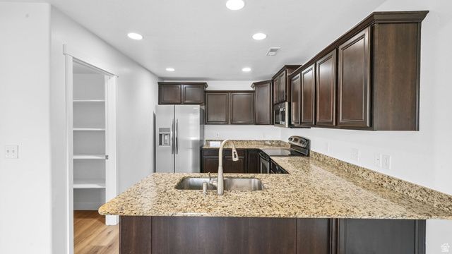 825 S PHEASANT RUN, Orem, UT 84058