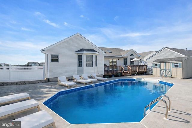 148 COMPASS ROAD, Manahawkin, NJ 08050