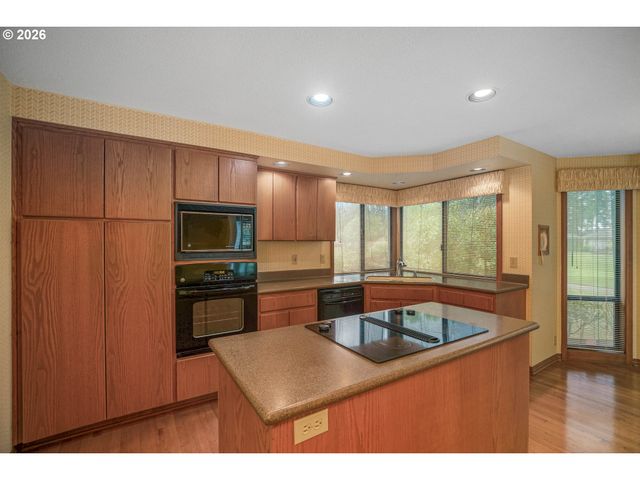590 SNEAD Dr N, Keizer, OR 97303