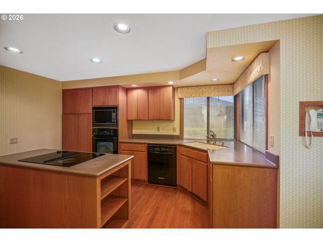 590 SNEAD Dr N, Keizer, OR 97303