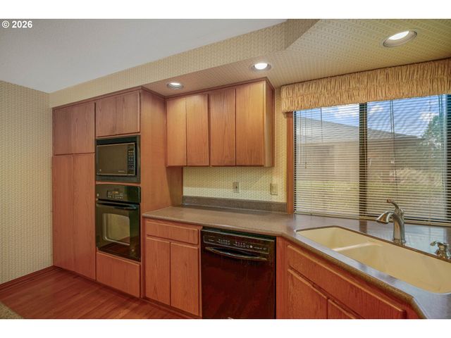 590 SNEAD Dr N, Keizer, OR 97303