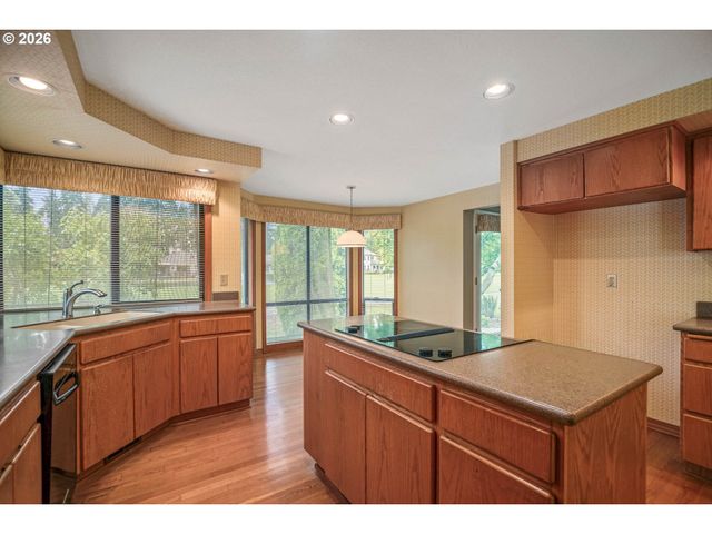 590 SNEAD Dr N, Keizer, OR 97303
