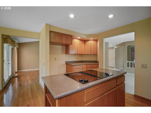 590 SNEAD Dr N, Keizer, OR 97303