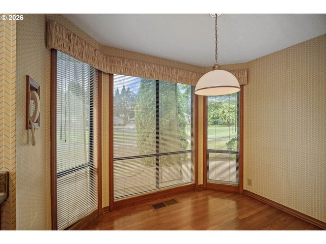 590 SNEAD Dr N, Keizer, OR 97303