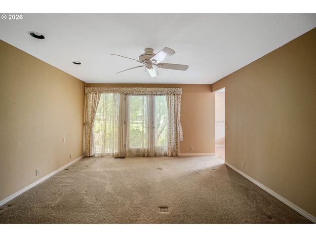 590 SNEAD Dr N, Keizer, OR 97303