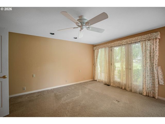 590 SNEAD Dr N, Keizer, OR 97303