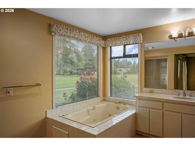 590 SNEAD Dr N, Keizer, OR 97303