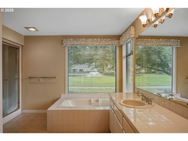 590 SNEAD Dr N, Keizer, OR 97303