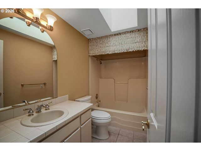 590 SNEAD Dr N, Keizer, OR 97303