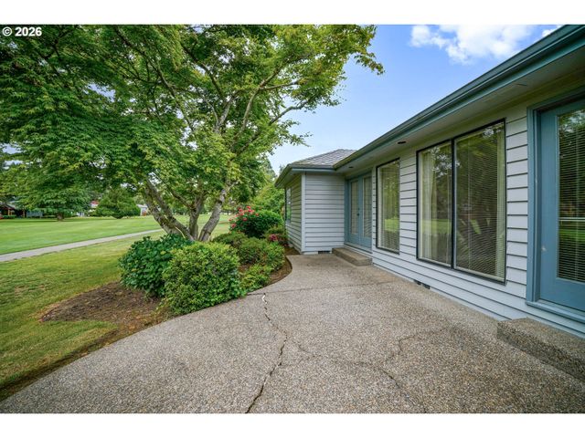 590 SNEAD Dr N, Keizer, OR 97303