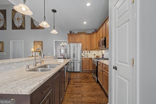 602 Bayberry Point, Canton, GA 30115