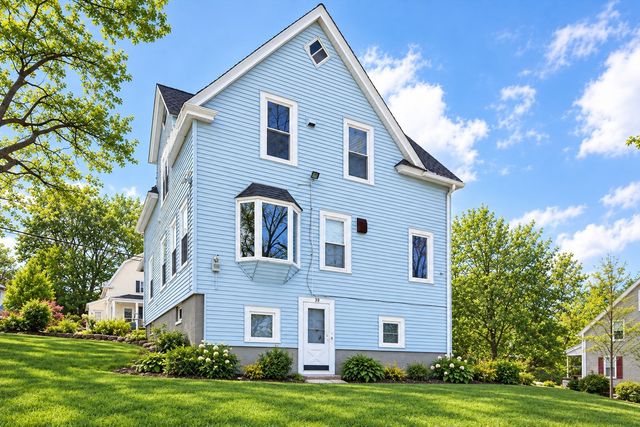 99 Clover St, Worcester, MA 01603