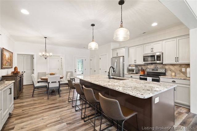 902 Glenwood Gardens Drive, Sellersburg, IN 47172