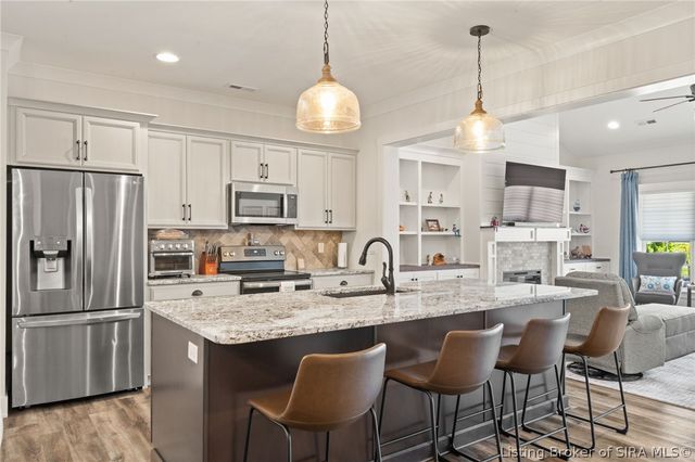 902 Glenwood Gardens Drive, Sellersburg, IN 47172