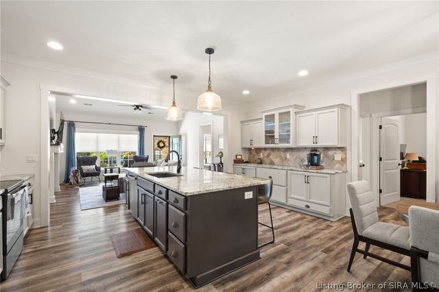 902 Glenwood Gardens Drive, Sellersburg, IN 47172