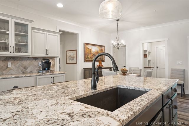 902 Glenwood Gardens Drive, Sellersburg, IN 47172