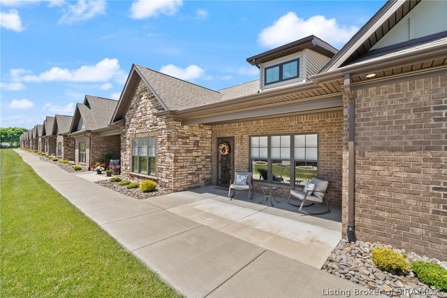 902 Glenwood Gardens Drive, Sellersburg, IN 47172