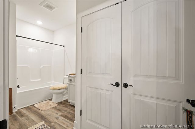 902 Glenwood Gardens Drive, Sellersburg, IN 47172