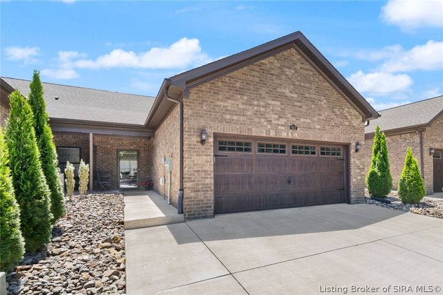 902 Glenwood Gardens Drive, Sellersburg, IN 47172