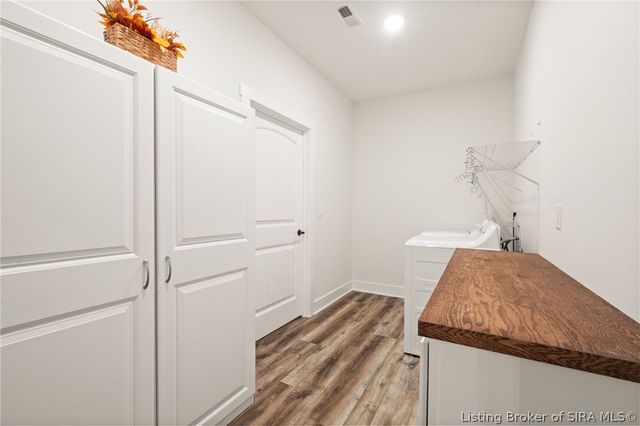 902 Glenwood Gardens Drive, Sellersburg, IN 47172