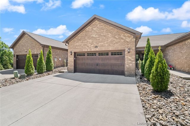 902 Glenwood Gardens Drive, Sellersburg, IN 47172