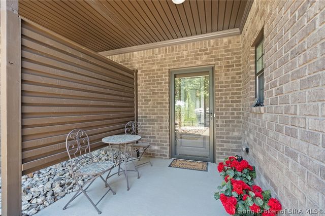 902 Glenwood Gardens Drive, Sellersburg, IN 47172