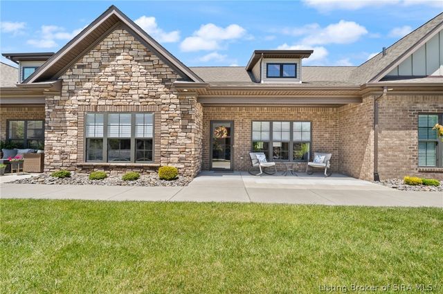 902 Glenwood Gardens Drive, Sellersburg, IN 47172