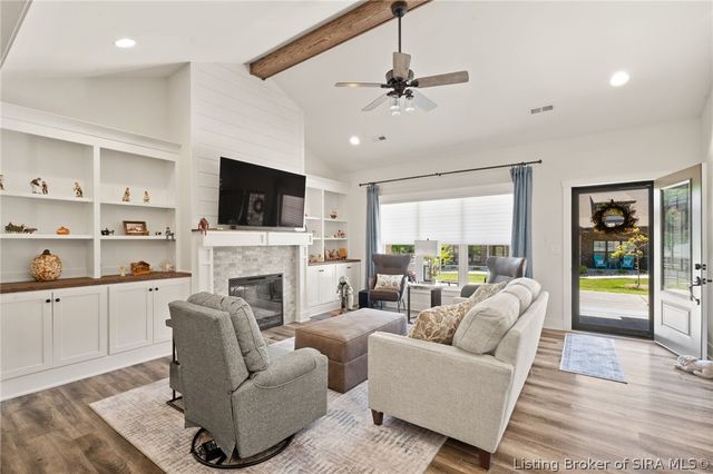 902 Glenwood Gardens Drive, Sellersburg, IN 47172
