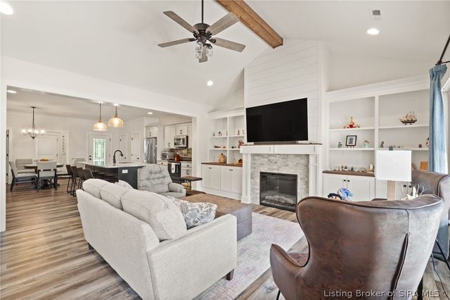 902 Glenwood Gardens Drive, Sellersburg, IN 47172