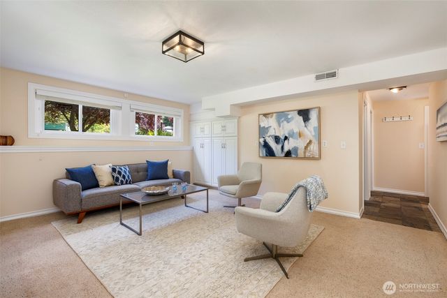 14101 Phinney Avenue N, Seattle, WA 98133