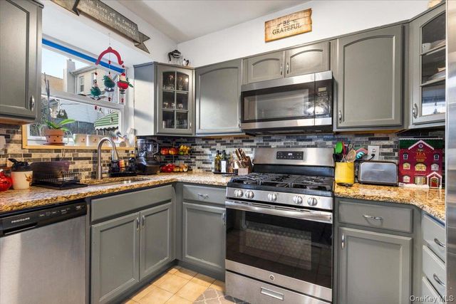 2761 Hering Avenue, Bronx, NY 10469