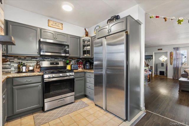 2761 Hering Avenue, Bronx, NY 10469