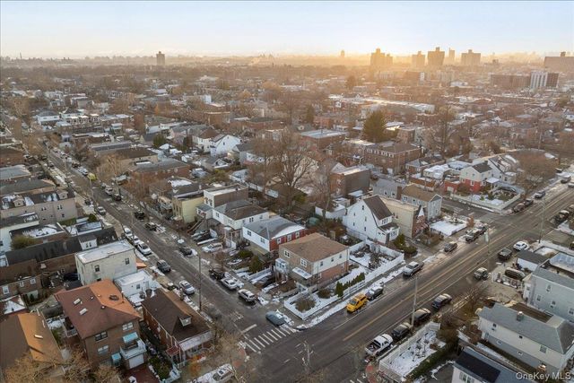 2761 Hering Avenue, Bronx, NY 10469