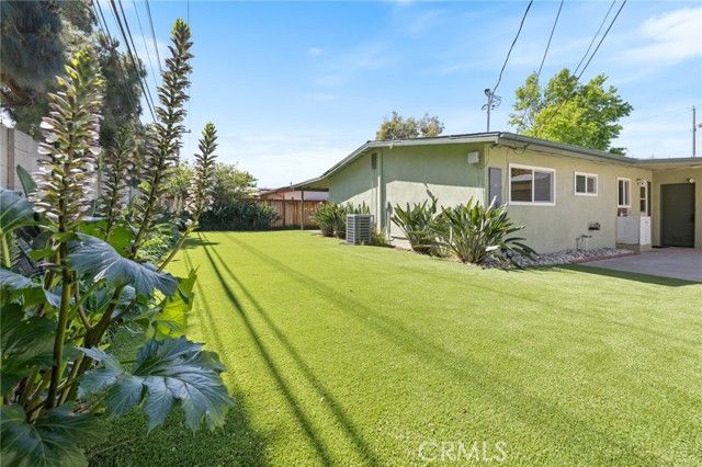 927 Presidio, Costa Mesa, CA 92626
