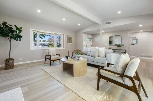 927 Presidio, Costa Mesa, CA 92626