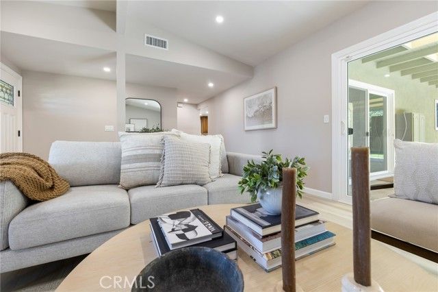 927 Presidio, Costa Mesa, CA 92626